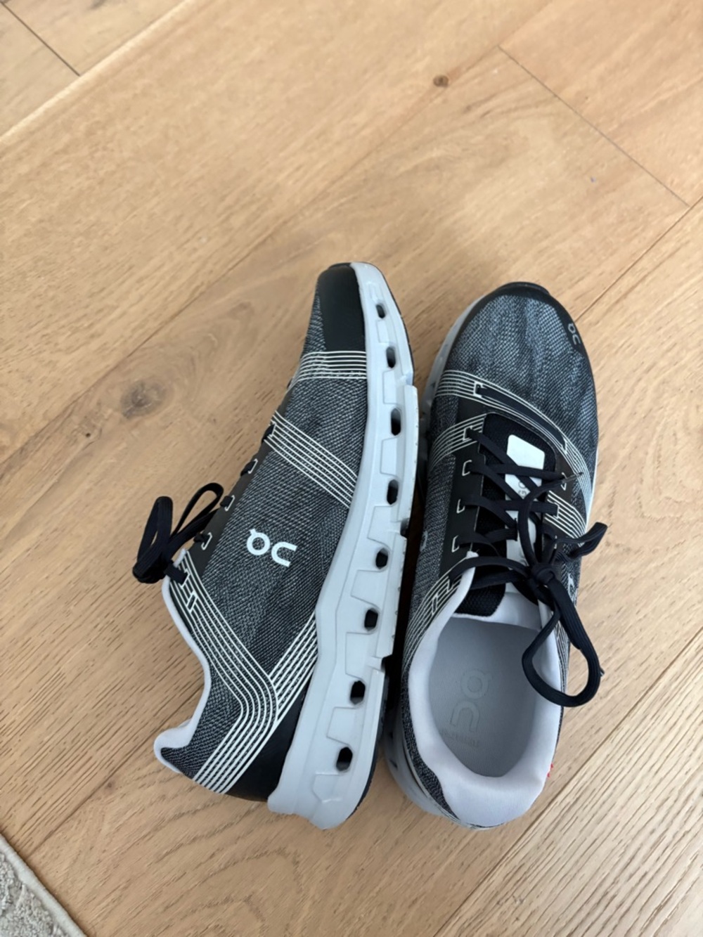OnCloud Running Light Grey and White Men's Running Shoes 10.5